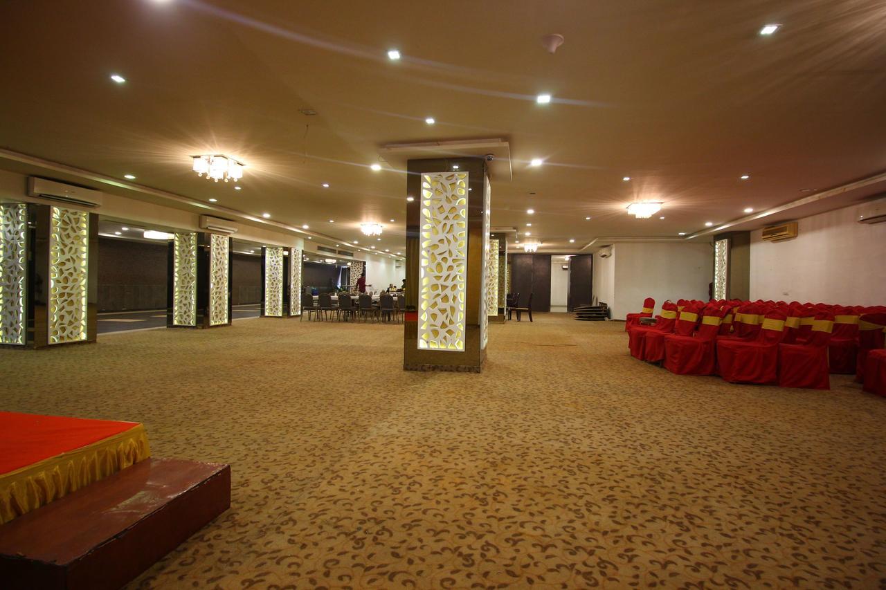 Oyo 8786 Hotel Maan Residency Ahmedabad Extérieur photo