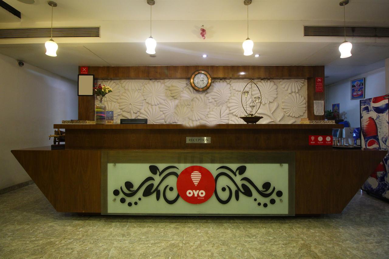 Oyo 8786 Hotel Maan Residency Ahmedabad Extérieur photo