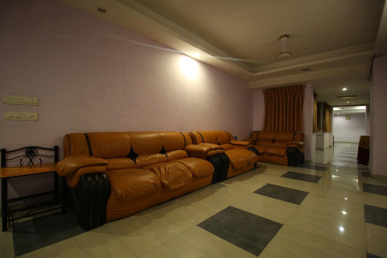 Oyo 8786 Hotel Maan Residency Ahmedabad Extérieur photo